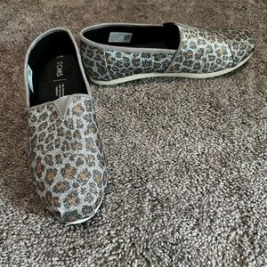 TOMS Size 8.5